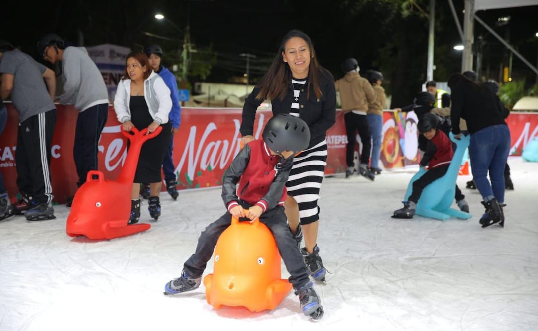 Más de 20 mil asistentes han disfrutado la pista de hielo en Ecatepec (15/12/2025). Foto: Especial
