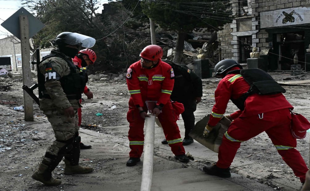 Este sábado aún se observan paredes destruidas de la guarnición militar. Foto: AFP/AIZAR RALDES