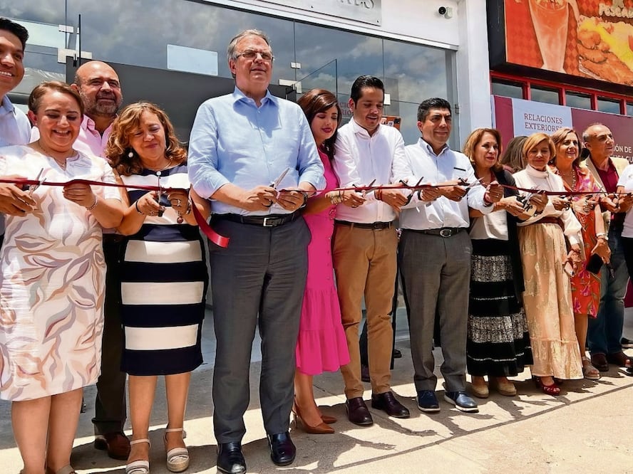 El canciller Marcelo Ebrard inauguró una oficina de pasaportes en Salamanca, Guanajuato.
