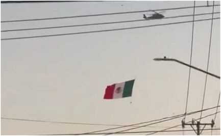 Helicóptero ondea bandera nacional en cielo de Culiacán; es parte de ceremonia por arranque de Liga Mexicana del Pacífico