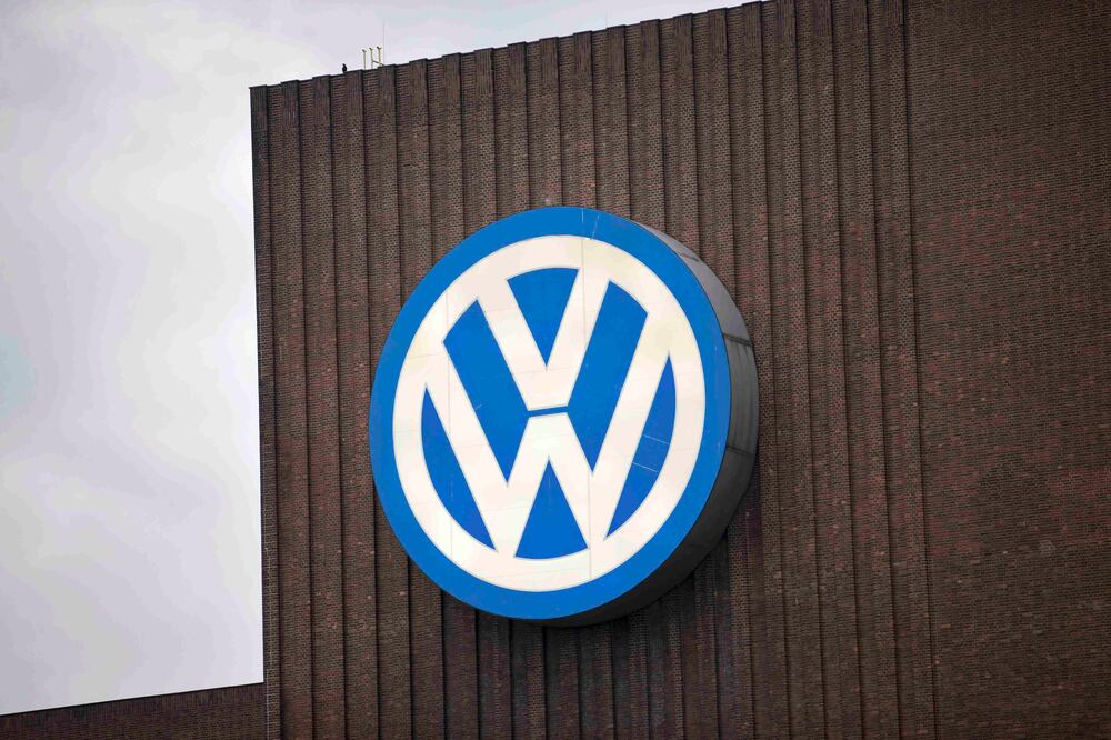 La mayor automotriz de Europa reservará 7 mil 400 millones de dólares en el tercer trimestre para cubrir costos de servicio y marketing vinculados al escándalo (ARCHIVO REUTERS)