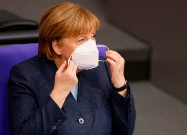 Merkel insta a saludarse por videollamada y evitar reuniones en Navidad