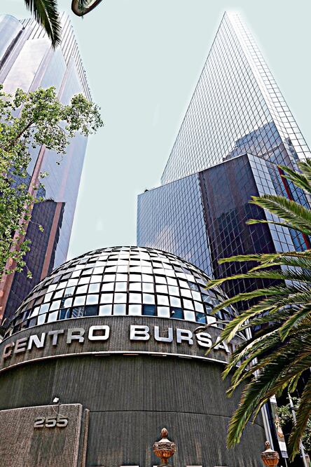 Prote cción. La Comisión Nacional Bancaria y de Valores asegura que sus sistemas en ningún caso constituyen una vía de acceso al SPEI (ARCHIVO EL UNIVERSAL)