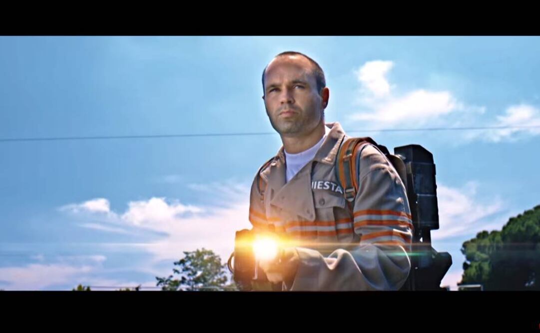 Iniesta se convierte en el "cazafantasmas" de España