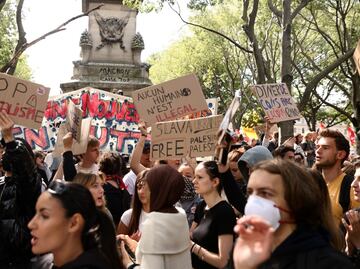 Protestas contra Macron dejan 250 detenidos en Francia; manifestantes bloquearon carreteras y provocaron incendios