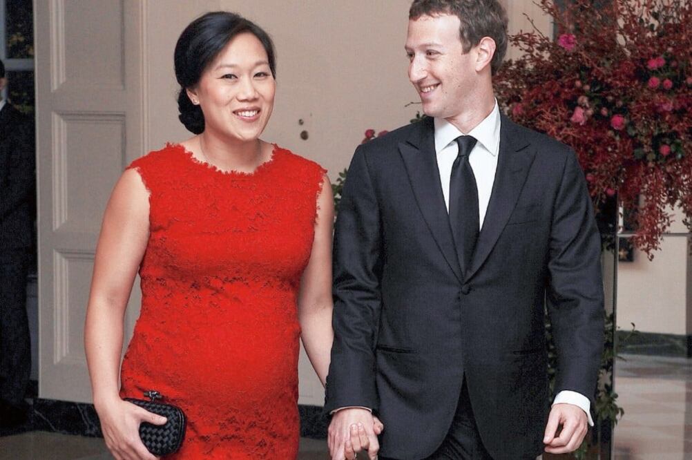 Mark Zuckerberg y su esposa, Priscilla Chan, a su llegada a una cena que ofreció la Casa Blanca el 25 de septiembre pasado MARY F. CALVERT. REUTER)