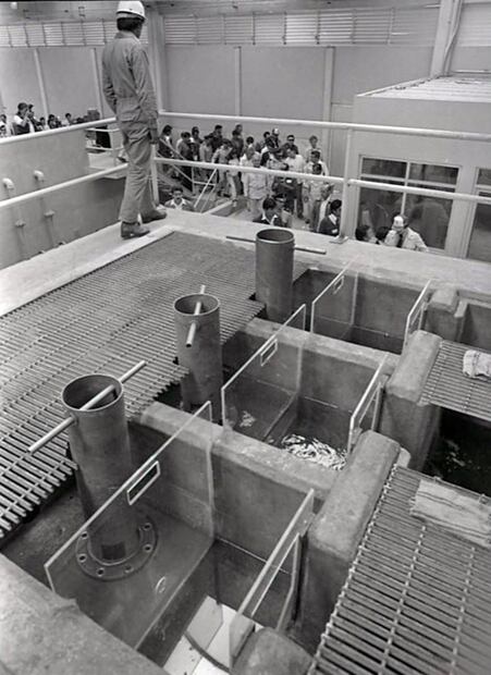 En el recorrido inaugural, la comitiva que se unió a López Portillo y a Del Mazo González aprendió sobre la magnitud y funciones del equipo del Cutzamala, que moviliza el agua a través de 300 kilómetros. Archivo EL UNIVERSAL.