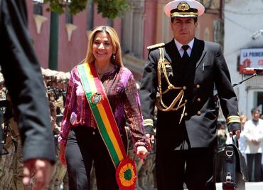 Presidenta interina de Bolivia cancela viaje por “amenaza” contra su vida