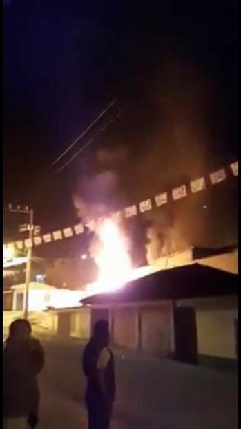 Se oponen a fumigación y queman vivienda del alcalde en San Andrés Larráinzar