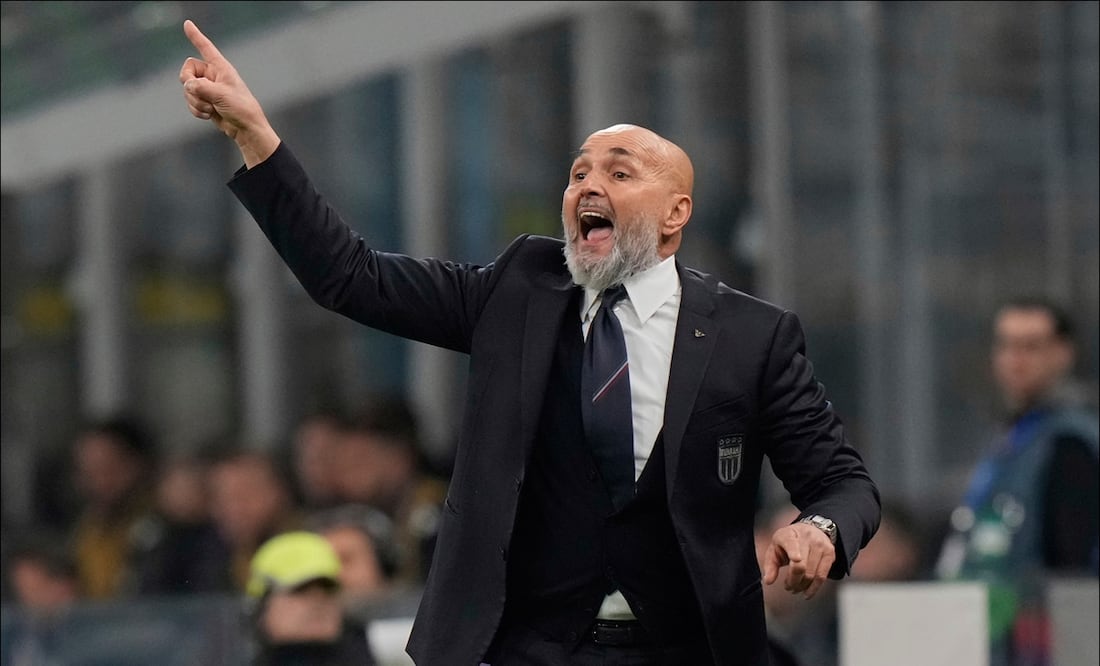 Luciano Spalletti da indicaciones durante un partido. FOTO: AP