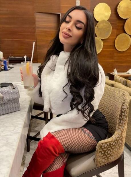 Modelo de OnlyFans compra chamarra de 90 mil y le vacían su tarjeta