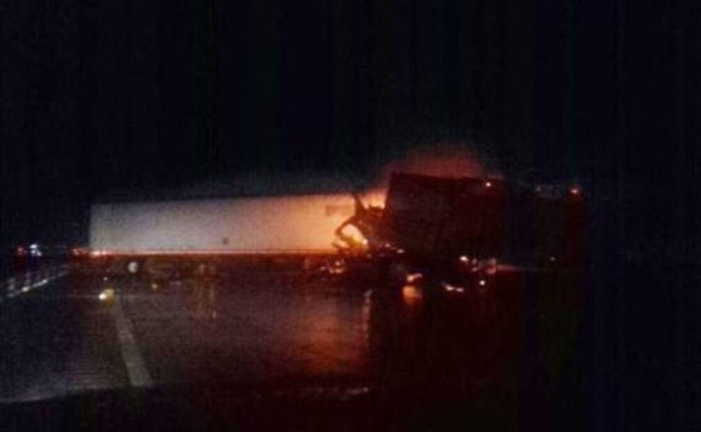 Reabren circulación en la México-Querétaro tras fuerte accidente