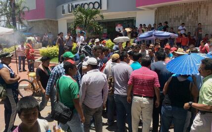 Por segundo día, CNTE ocupa plazas comerciales en Chiapas