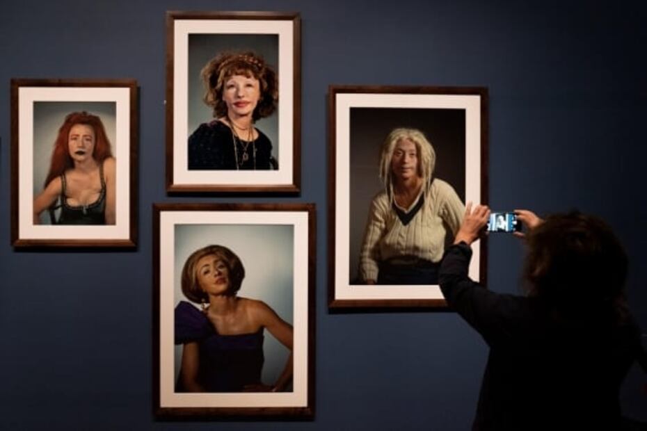 El equívoco narcisismo de Cindy Sherman, en el centro de sus fotografías