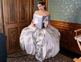 Rosalía emprende una cruzada musical, y se ilumina con "Lux"