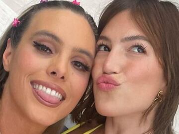 Lele Pons y Stefi Roitman presumen los trajes de baño inspirados en Bob Esponja más originales de la temporada