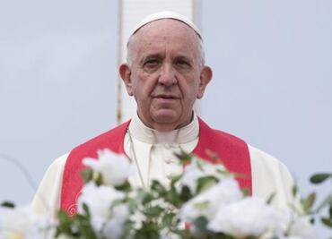 Pope Francis urges prayers for peace