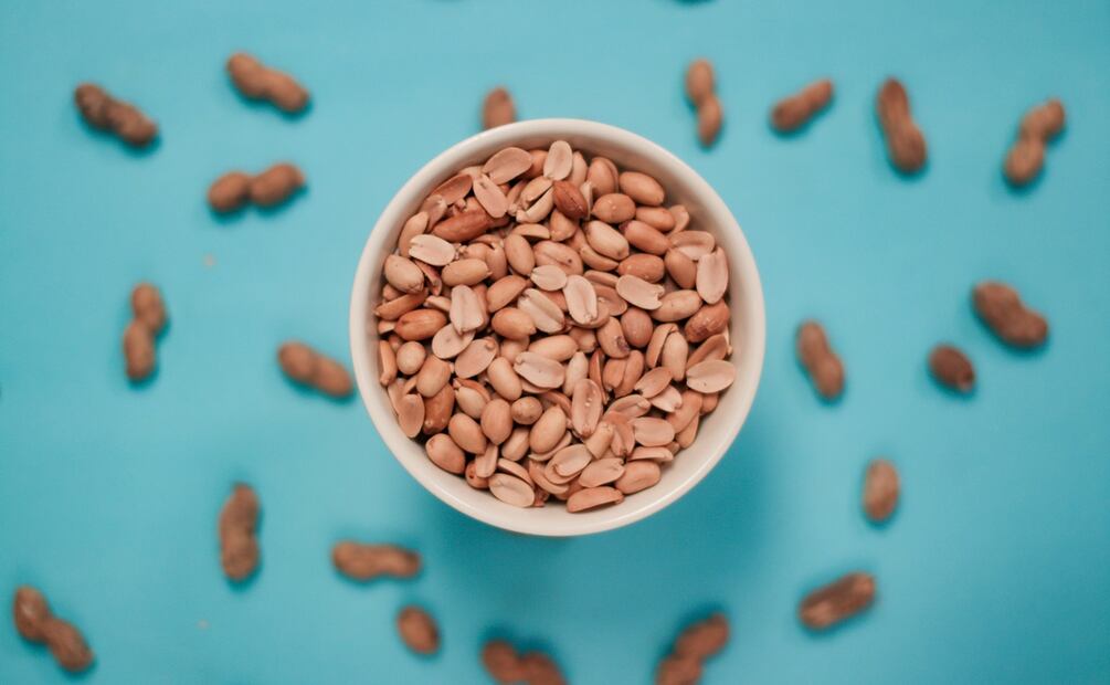 Comer cacahuate en exceso puede causar consecuencias en tu salud. Foto: Unsplash