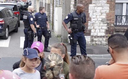 Mueren sacerdote y atacantes en toma de rehenes en iglesia francesa