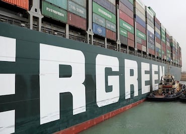 ¿Cómo afecta a tu bolsillo y al comercio mundial el bloqueo del Canal de Suez?