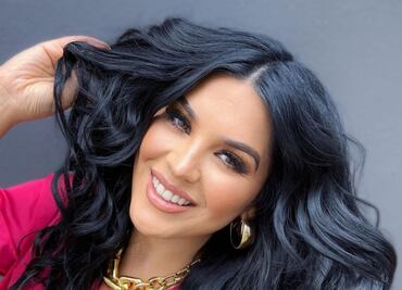 Curvy Zelma impone tendencia con el minivestido ideal para la temporada