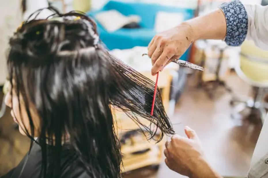 La mejor fase para cortar tu cabello es la Luna Llena por su energía. Foto: Unsplash