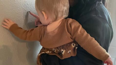 "Dropbox babies": las madres que entregan a sus bebés en buzones en EU