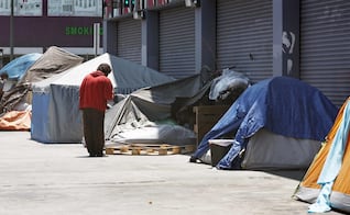 Diputado en Bolivia propone esterilizar a personas en situación de calle; desata polémica y replantea propuesta