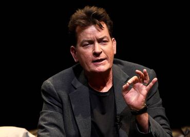 Charlie Sheen demanda a periódico por difamación