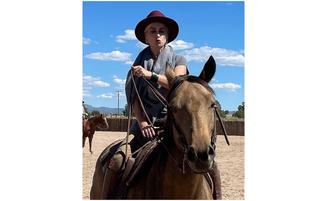 La velada se centró en recordar a la Halyna Hutchins, haciendo a un lado momentáneamente la causa de su muerte. Foto: Instagram de Jensen Ackless