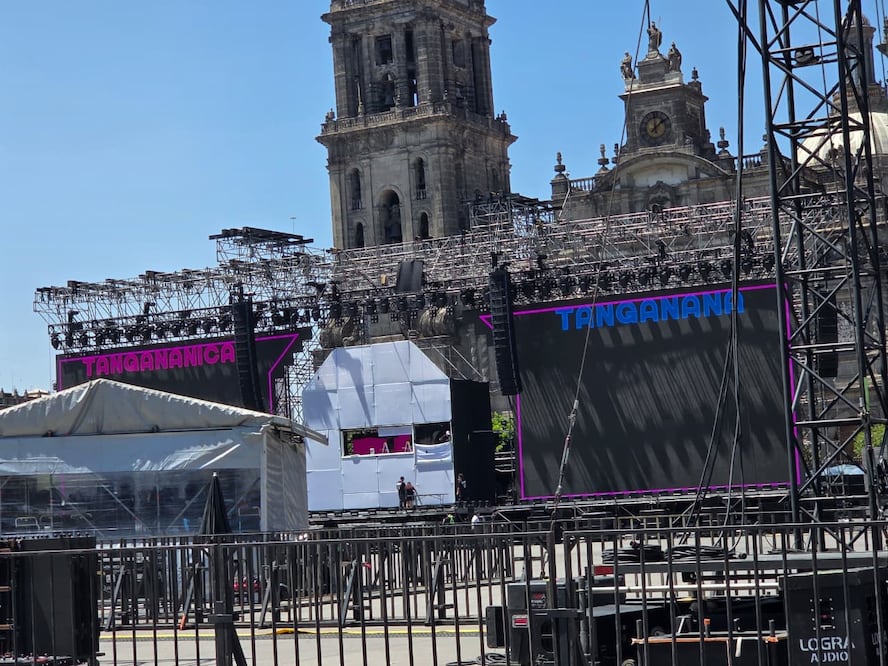 Alistan pantallas para concierto de 31 Minutos en el Zócalo. (Foto: Frida Sánchez/ EL UNIVERSAL)