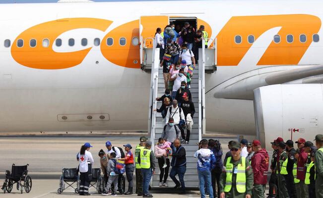 Trump analiza ampliar prohibición de viaje a otros 36 países; daría a gobiernos 60 días para cumplir requisitos