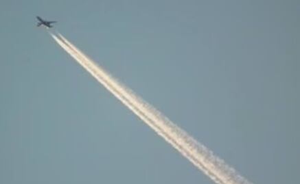 Los vuelos en jet de Taylor Swift y Drake Bell en la Feria de las Fresas, en los memes de la semana