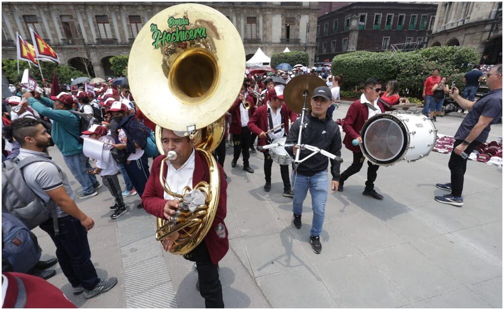Simpatizantes de Claudia Sheinbaum llegan al Zócalo para el último acto de campaña. Foto: Carlos Mejía/EL UNIVERSAL