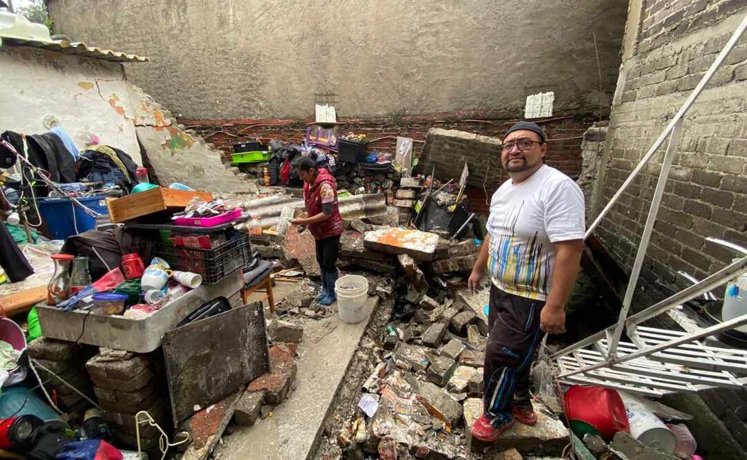 En el domicilio de la familia López Gonzalez, una casa de tres pisos, la gran cantidad de agua derrumbó parte de su vivienda donde un cuarto completo quedó entre escombros y lodo por lluvias del 16 de septiembre de 2024. Foto: Juan Carlos Williams/EL UNIVERSAL