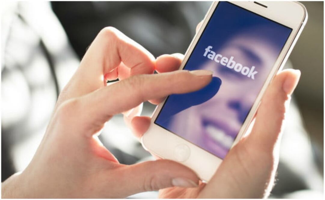 Para usar la nueva herramienta, sólo necesitas tocar el botón GIF al comentar