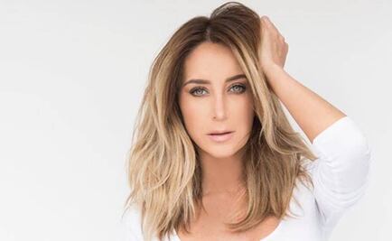 Geraldine Bazán se ríe y posa en bikini 