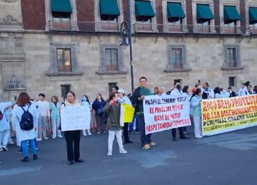 Condenan agresiones a personal médico que protestó en el Zócalo