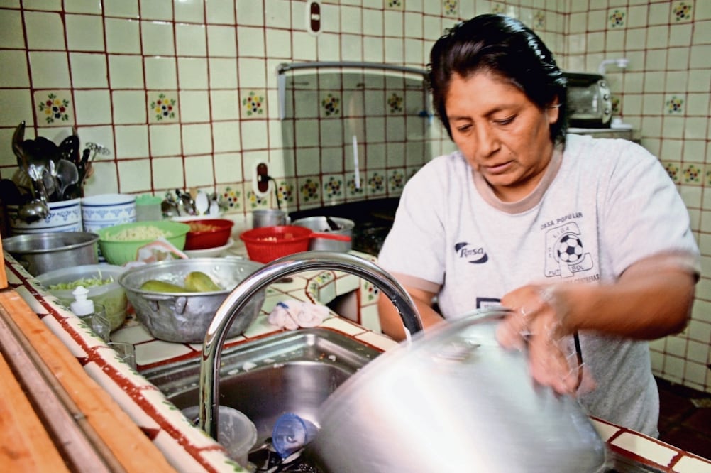 Por jornada laboral, 3.8 millones trabajan 35 a 48 horas a la semana, y 2 millones rebasan 48 horas. (ARCHIVO EL UNIVERSAL)