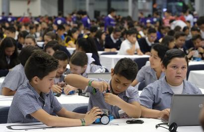 Mexico sets Guinness Record largest robotics class