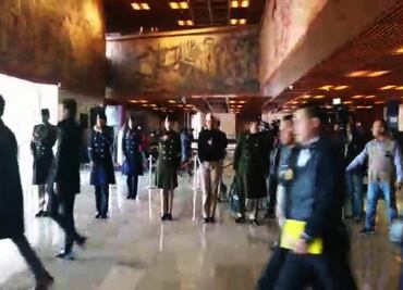 Ensayan entrada y salida de AMLO de la Cámara de Diputados