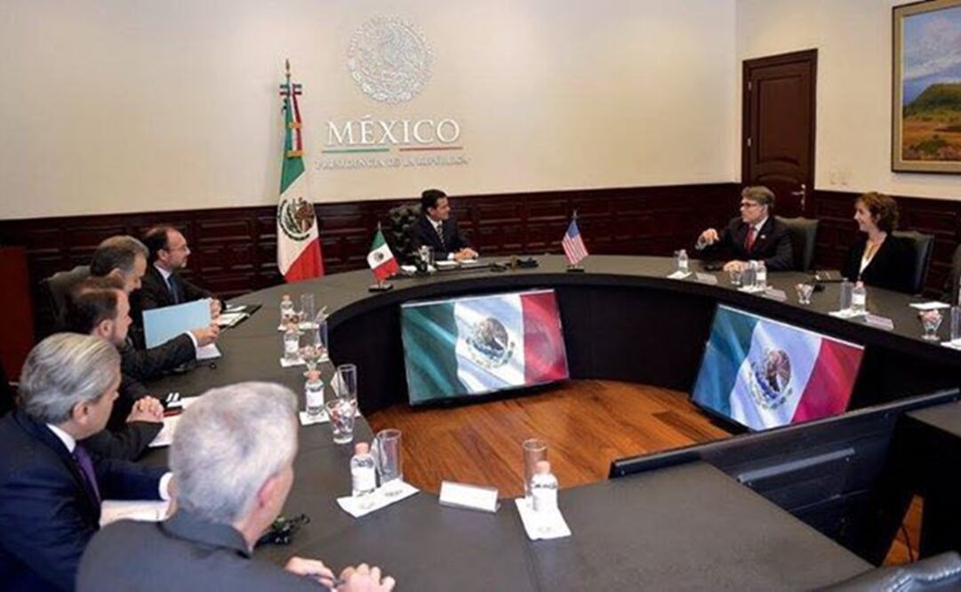 El encuentro se realizó en Los Pinos; estuvieron presentes el canciller Luis Videgaray y el secretario de Energía, Pedro Joaquín. /Especial