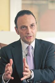 Tras dar positivo a Covid-19, Mauricio Farah recomienda extremar precauciones sanitarias