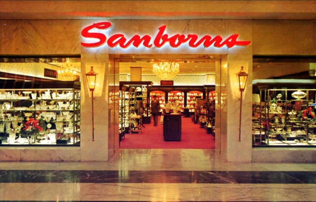 Cinco hombres roban Sanborns en la alcaldía Benito Juárez.
Foto: Archivo