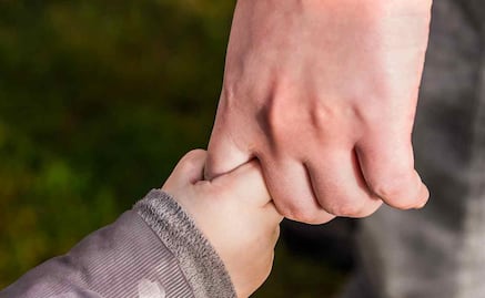 Tras estar bajo custodia del DIF, entregan a sus familiares a niña de 2 años tomada como rehén en Mazatlán; le ofrecen asesoría psicológica 