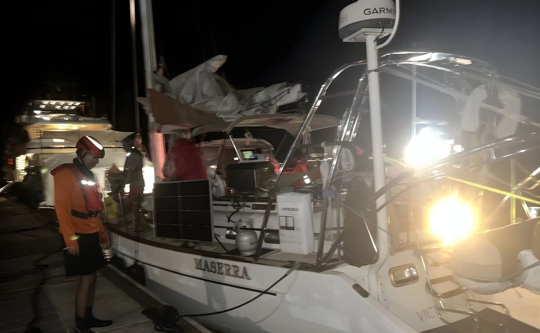 La embarcación de recreo “Maserra”, con tres canadienses a bordo, fue auxiliada frente a las costas de San José del Cabo, luego de quedar sin propulsión. | Foto: Especial.
