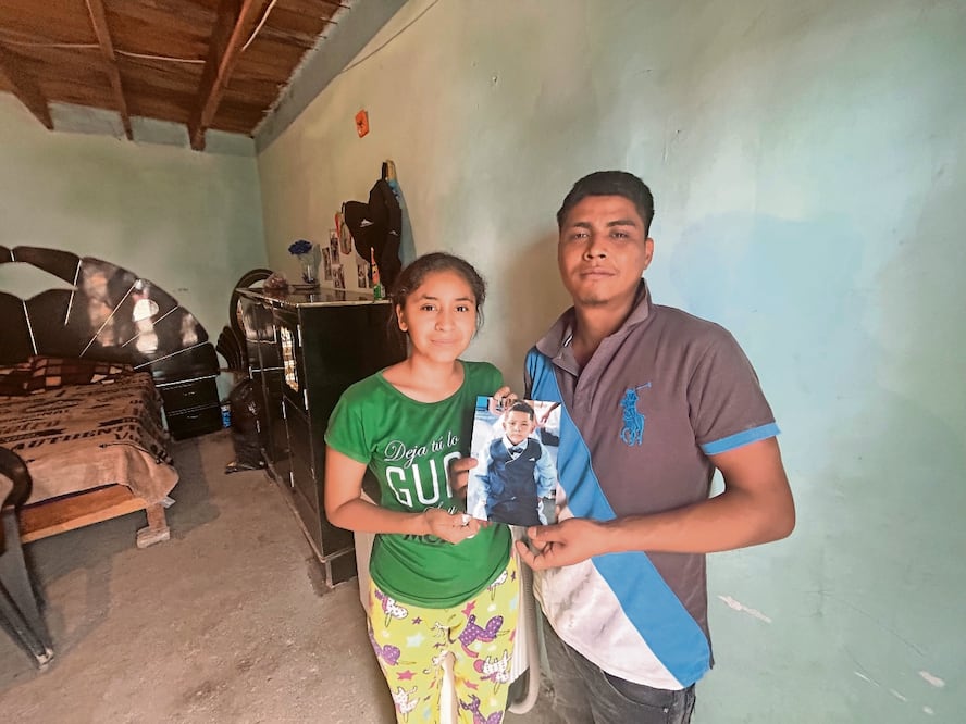 Eslyn y Emanuel, padres de Anuel, lo recuerdan como un niño amoroso, dulce, inquieto y, sobre todo, conectado a su fe. Foto: de Francisco Rodríguez. EL UNIVERSAL