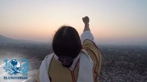 Jesusa Rodríguez sube Pirámide del Sol en casi 6 minutos