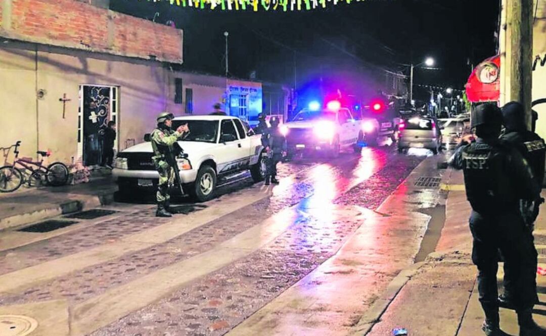 La tarde-noche del domingo pasado cinco jóvenes fueron encontrados muertos con disparos de arma de fuego en un automóvil en un camino vecinal de la Primera Fracción de Crespo. Foto: Especial