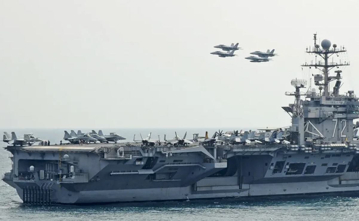 Vista del portaaviones USS Abraham Lincoln, que el presidente de Estados Unidos, Donald Trump, envió a aguar cercanas a Irán. Foto: EFE